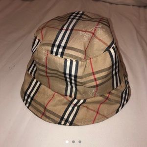 Burberry bucket hat